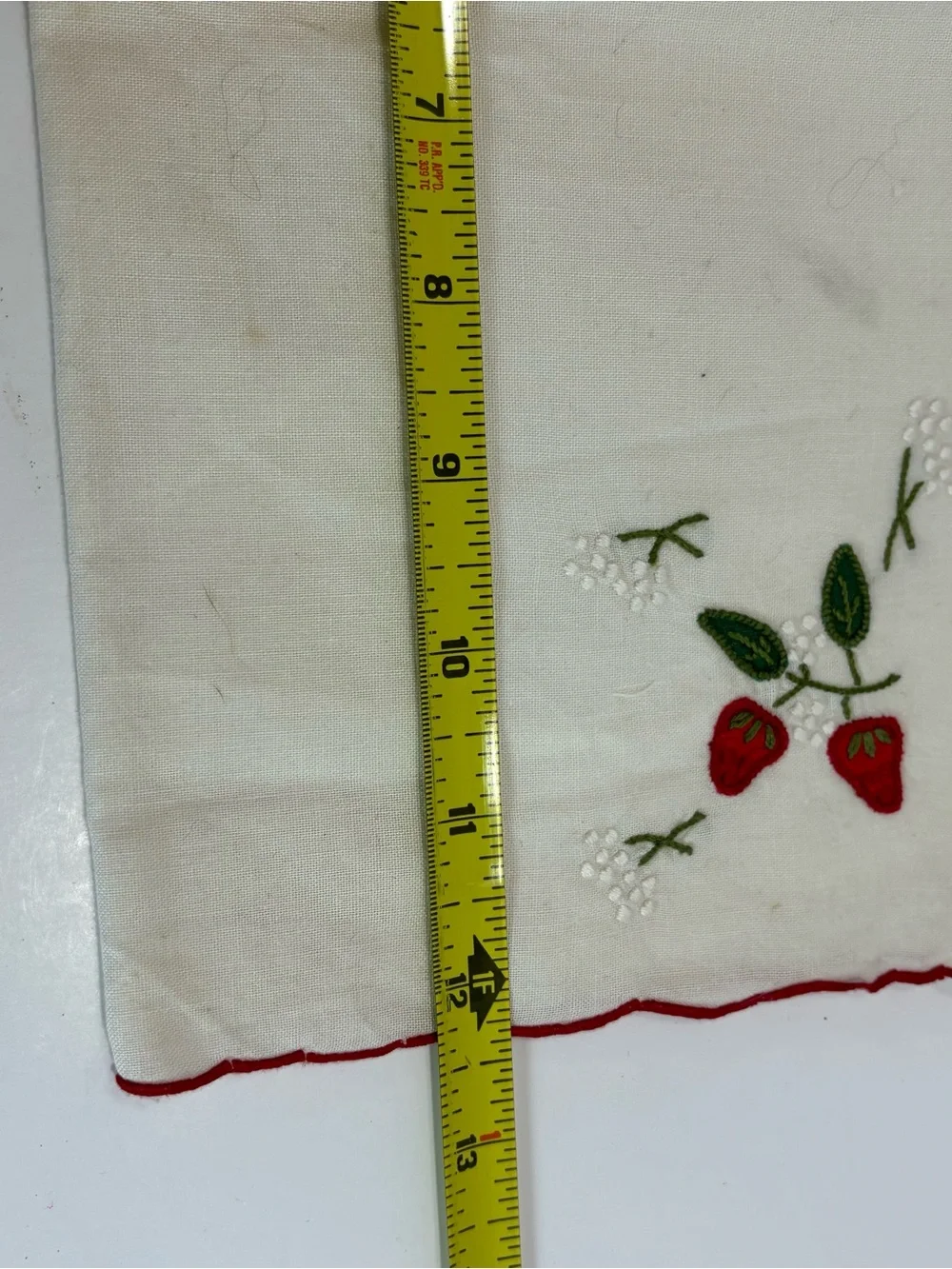 Vintage Handmade Embroidered Strawberry Napkins Lot of 4 Summer Table Cottage